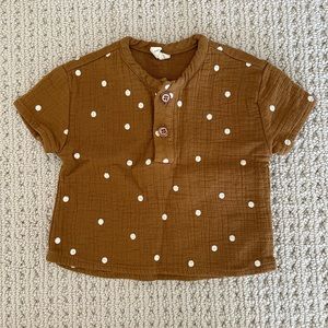Quincy Mae 100% Organic Cotton 3-6M Button Henley Short Sleeve Top.